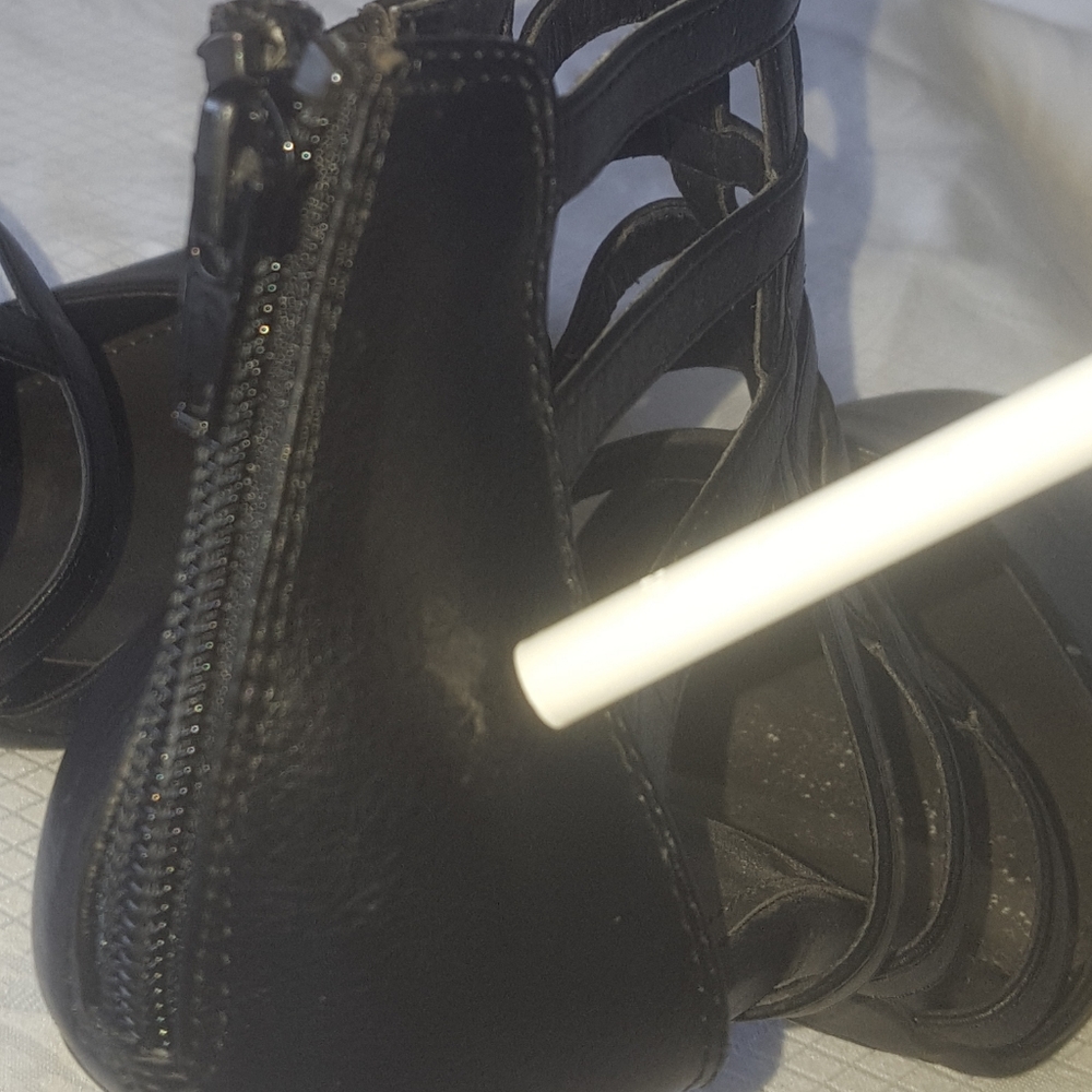 Heels - Picture 5 of 7